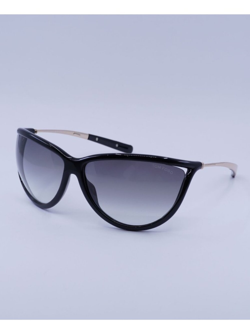 Tom Ford Tammy FT0770 01B Sunglasses Black Cat Eye Frame, Smoke Gradient Lenses